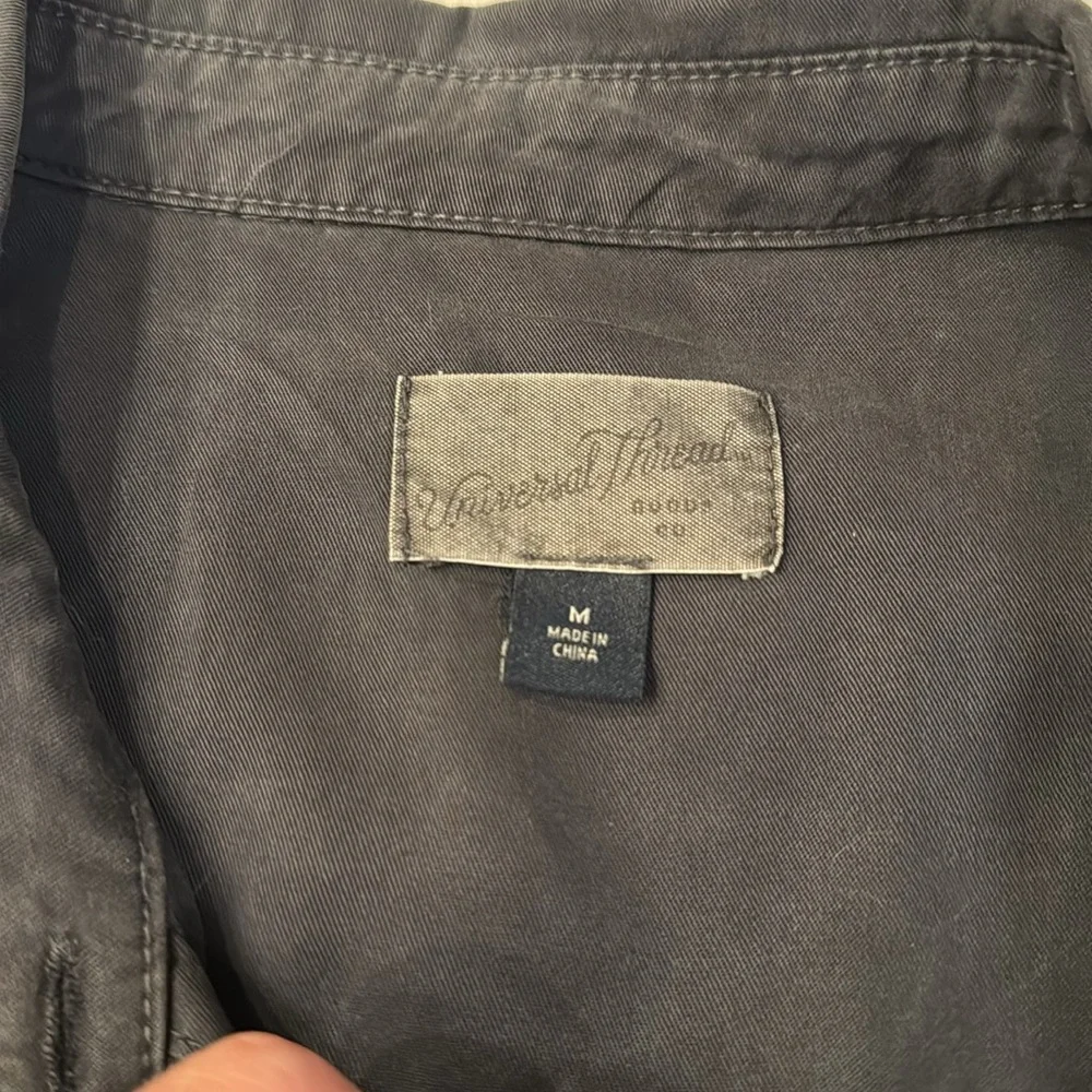 Universal Thread button up - Picture 4 of 4